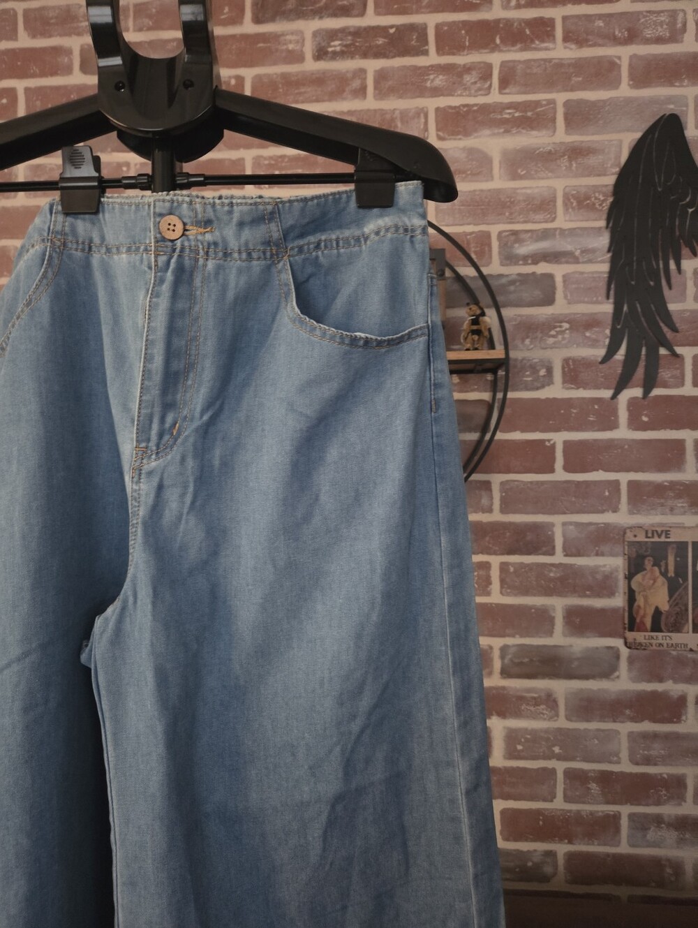 Wide Leg Jeans With Ruffle - Picture 3 of 8